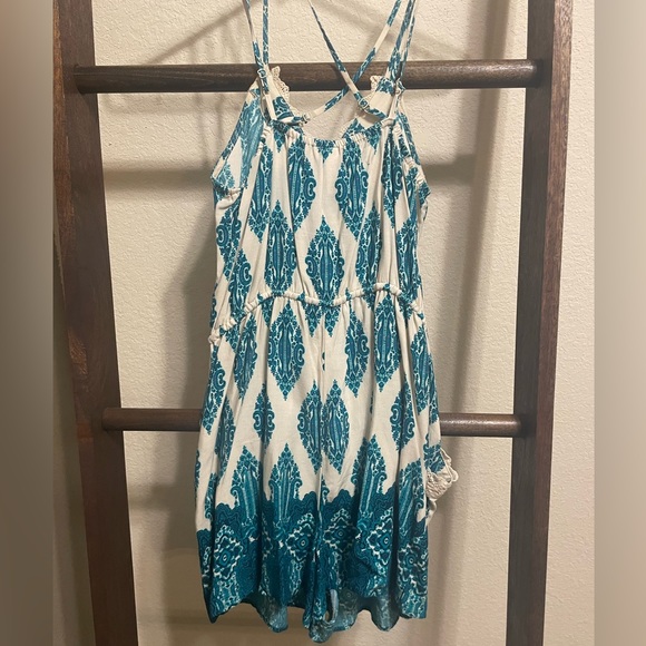 Cream and Blue Romper with Pockets - Picture 2 of 3